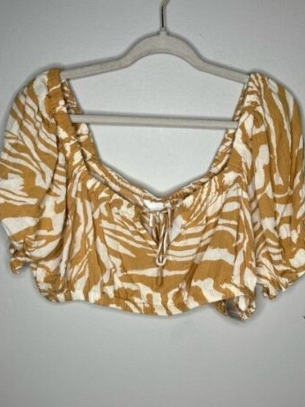H&M Printed Off The Shoulder Puff Sleeve Sexy Milk‎ Maid Crop Top